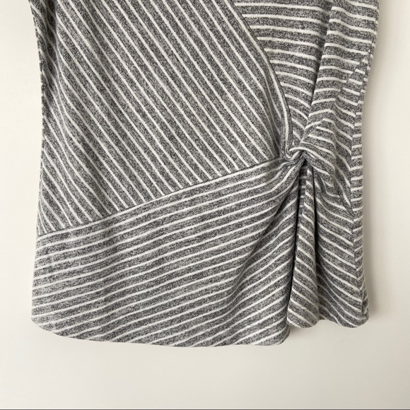 BANANA REPUBLIC GREY/WHITE STRIPED SLEEVELESS TOP WITH TWIST DETAIL, MEDIUM - Picture 3 of 8